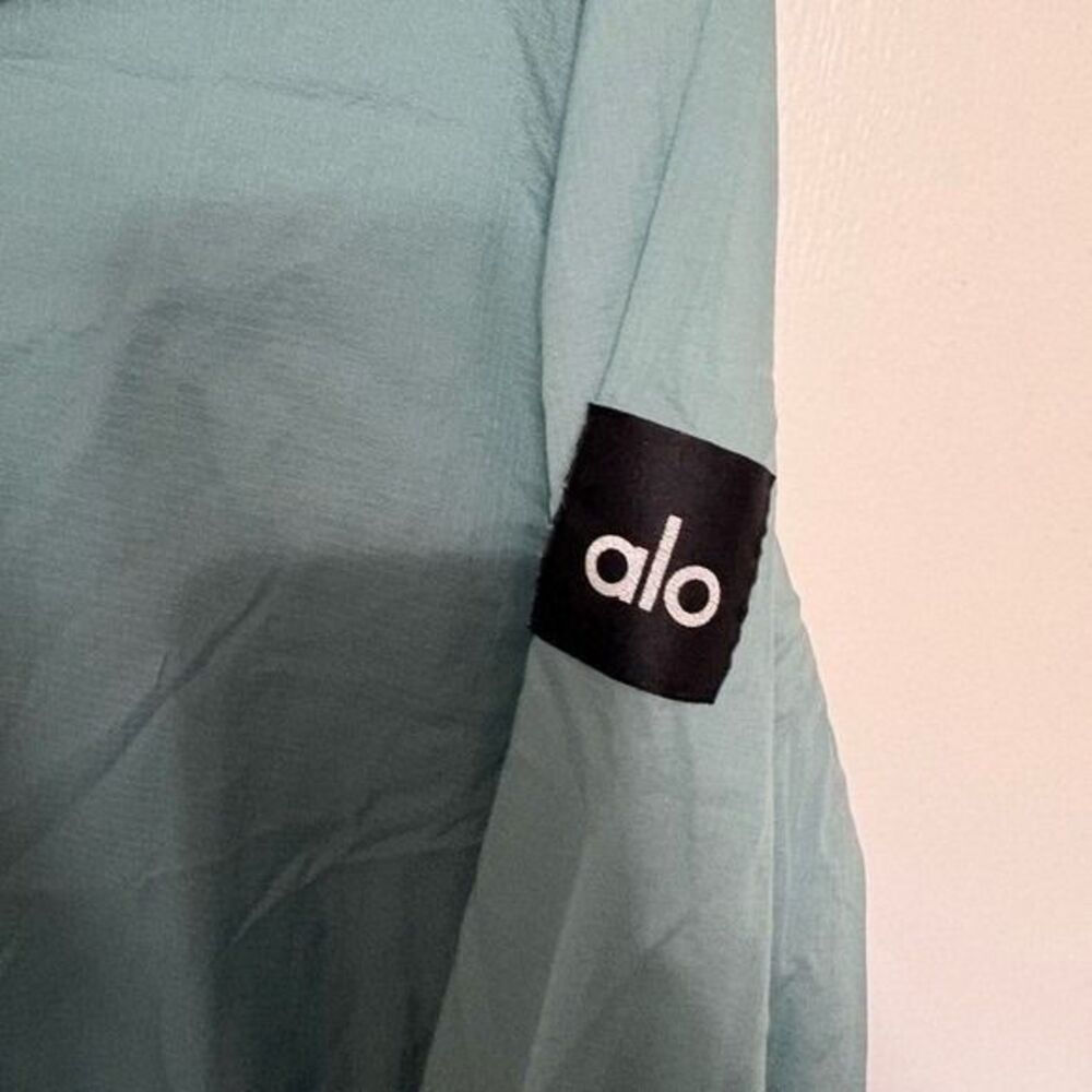 Alo Yoga Teal Blue Green Lightweight Hooded Windbreaker Full Zip Jacket L - Picture 3 of 9